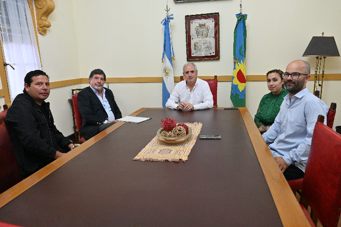 El ministro de Educación visitó Chascomús y mantuvo un encuentro con el intendente Gastón