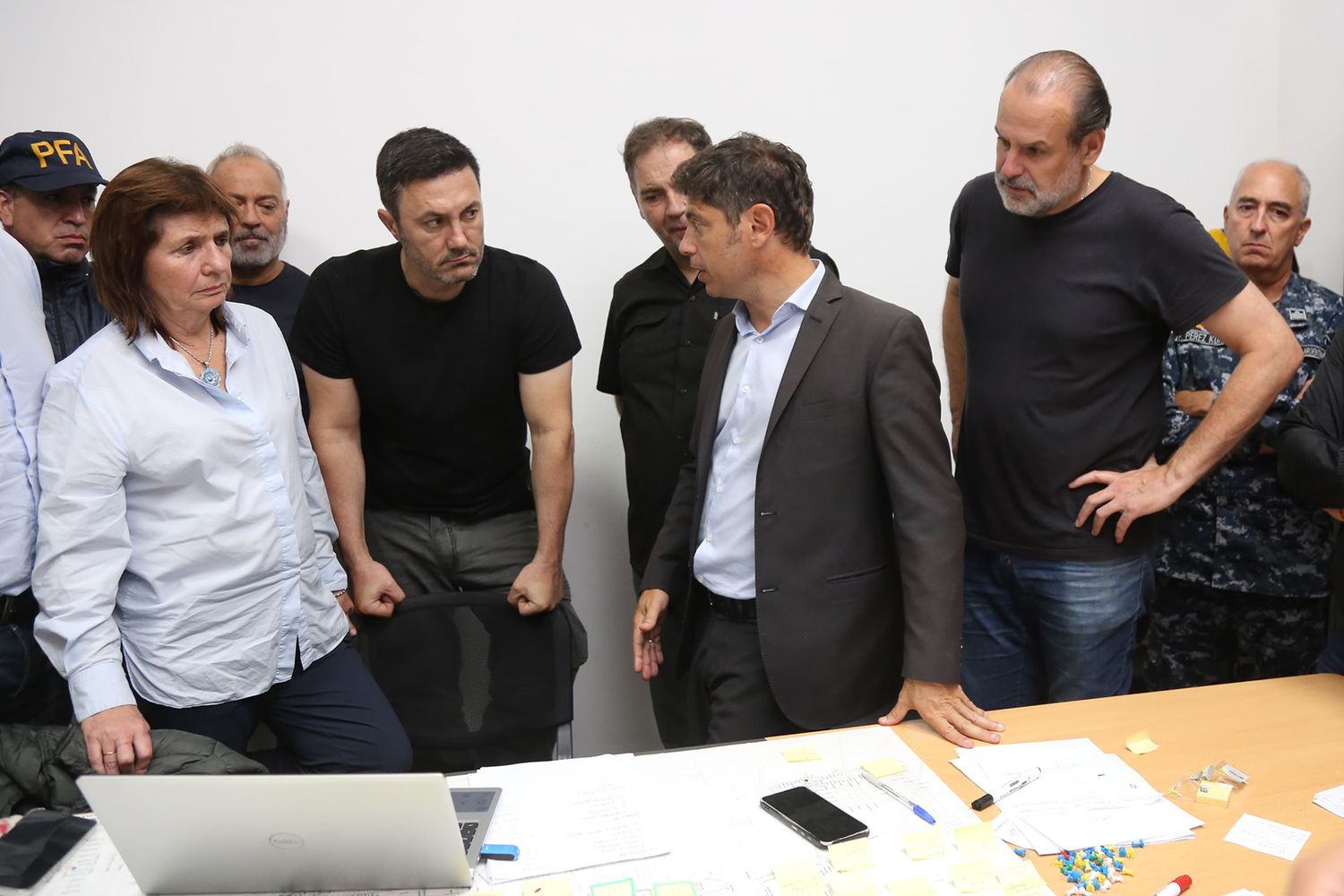 Kicillof, Bullrich y Petri se reunieron en Bahía Blanca para supervisar los operativos de emergencia