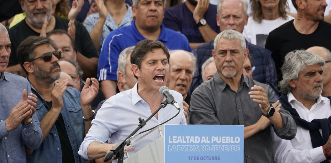 El kicillofismo sacó sus intendentes a la cancha: 45 firmas a favor de desdoblar las elecciones