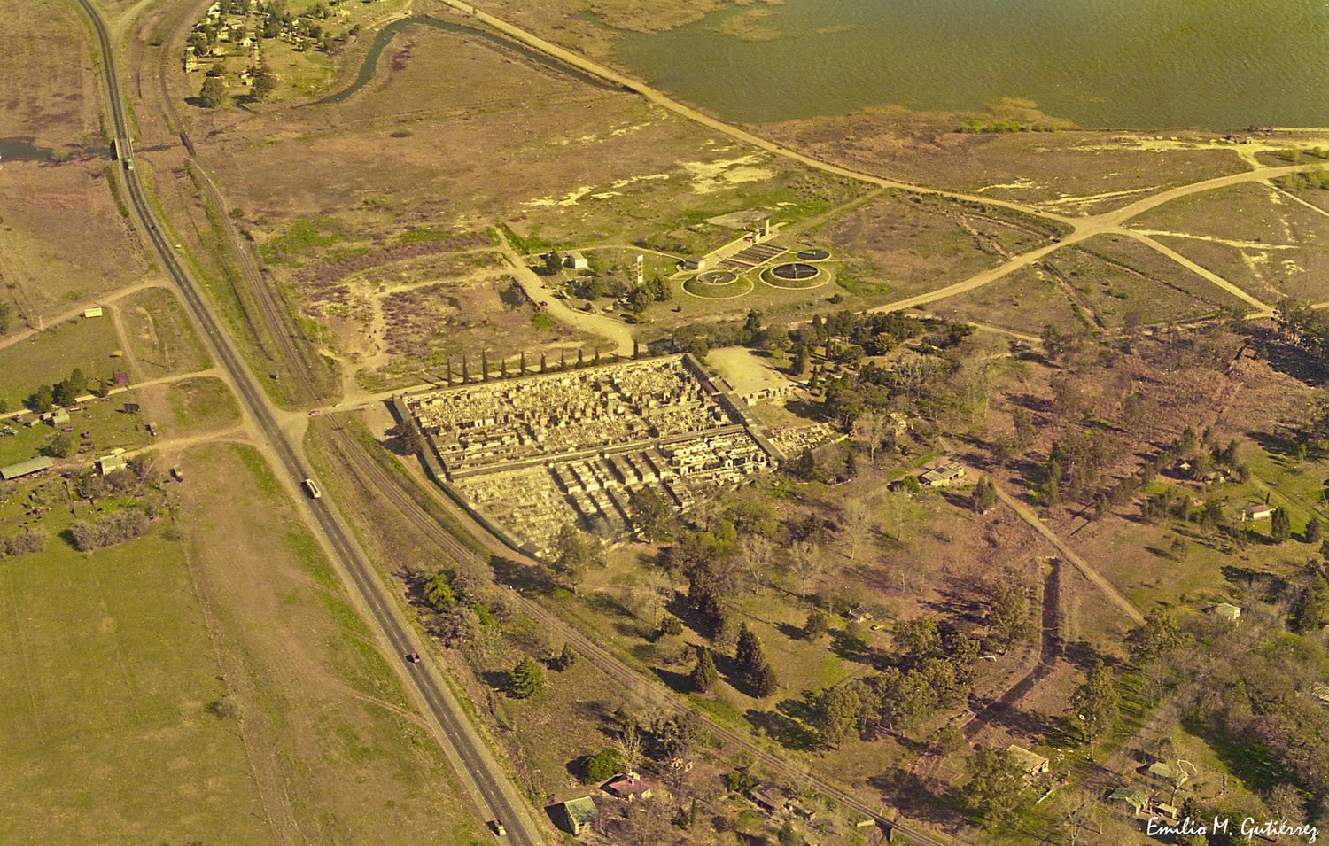 Postales del ayer y el hoy: Una foto aérea revela la transformación de Chascomús a través del tiempo
