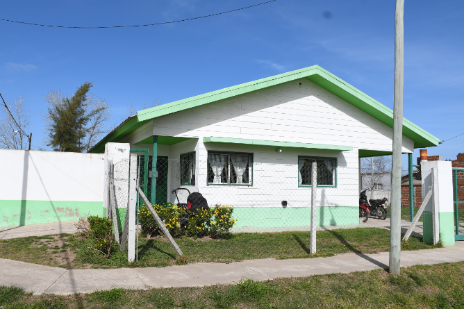 Tiene lugar todos los martes un taller de alfabetización en el barrio Gallo Blanco