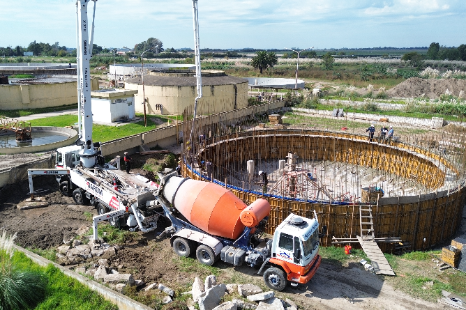 Con el avance de la nueva planta, más vecinos de Chascomús tendrán acceso a la red cloacal
