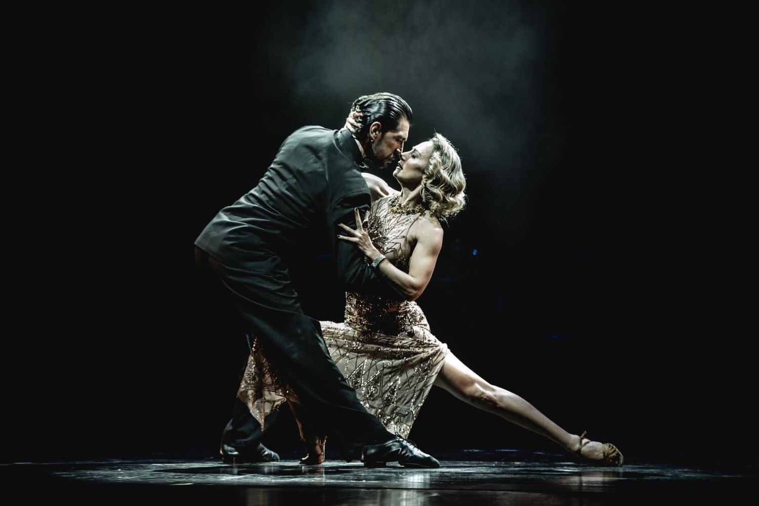 La bailarina y actriz uruguaya Andrea Ghidone presentará Madame Tango en el Teatro Brazzola
