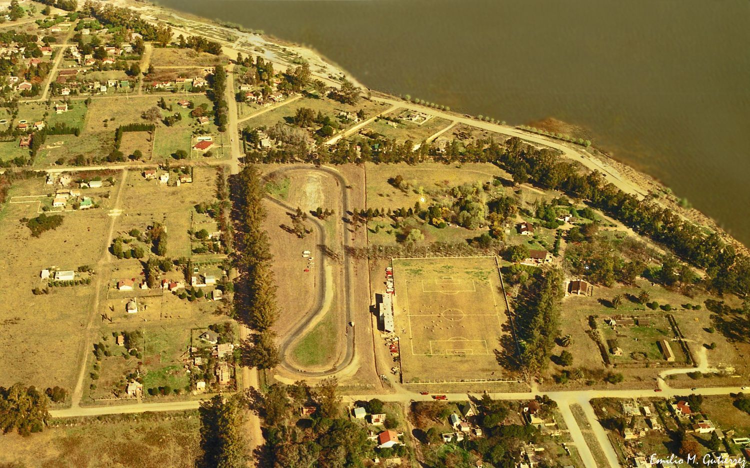 Postales Aéreas de Chascomús: Emilio Mariano Gutiérrez revela la transformación del paisaje costero a través del tiempo