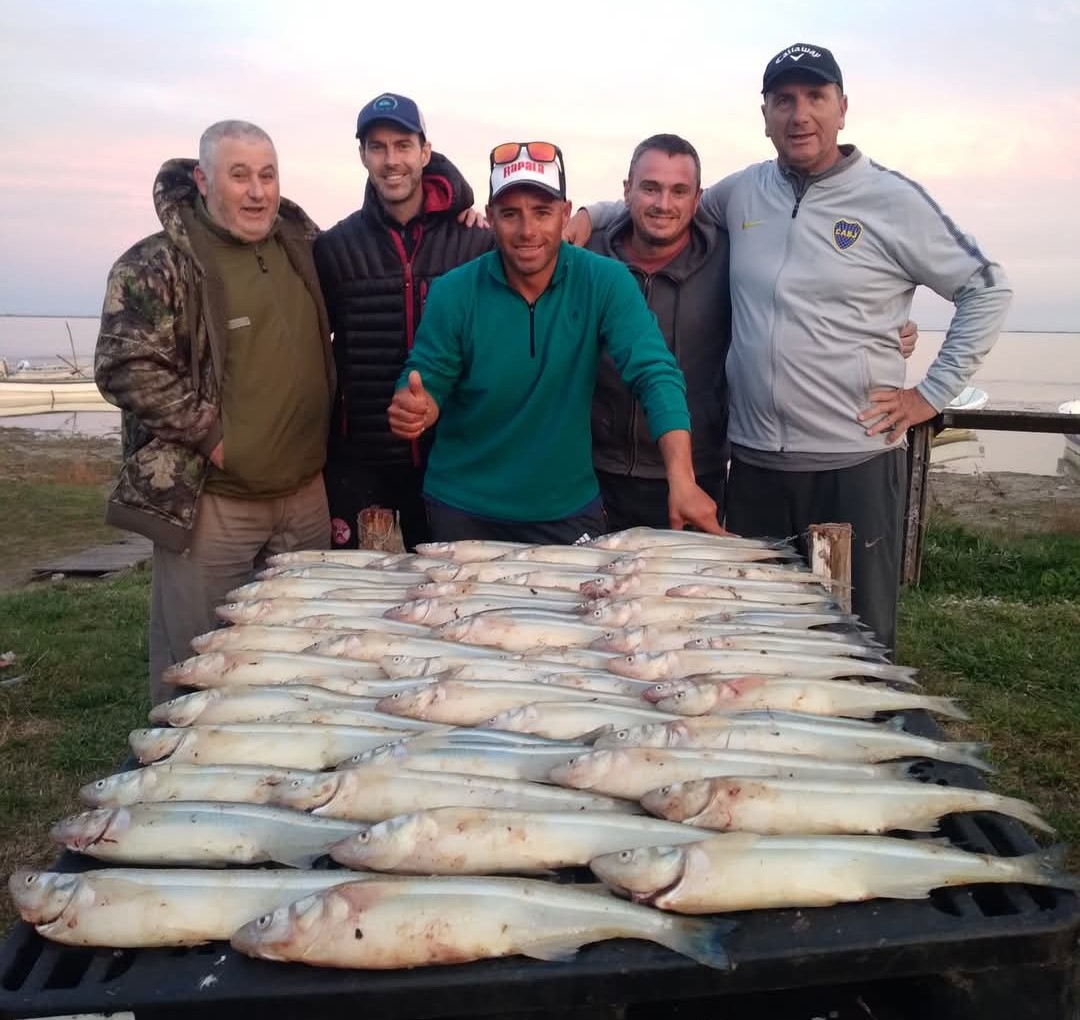 Gran jornada de pesca para chascomunenses en la laguna de Madariaga