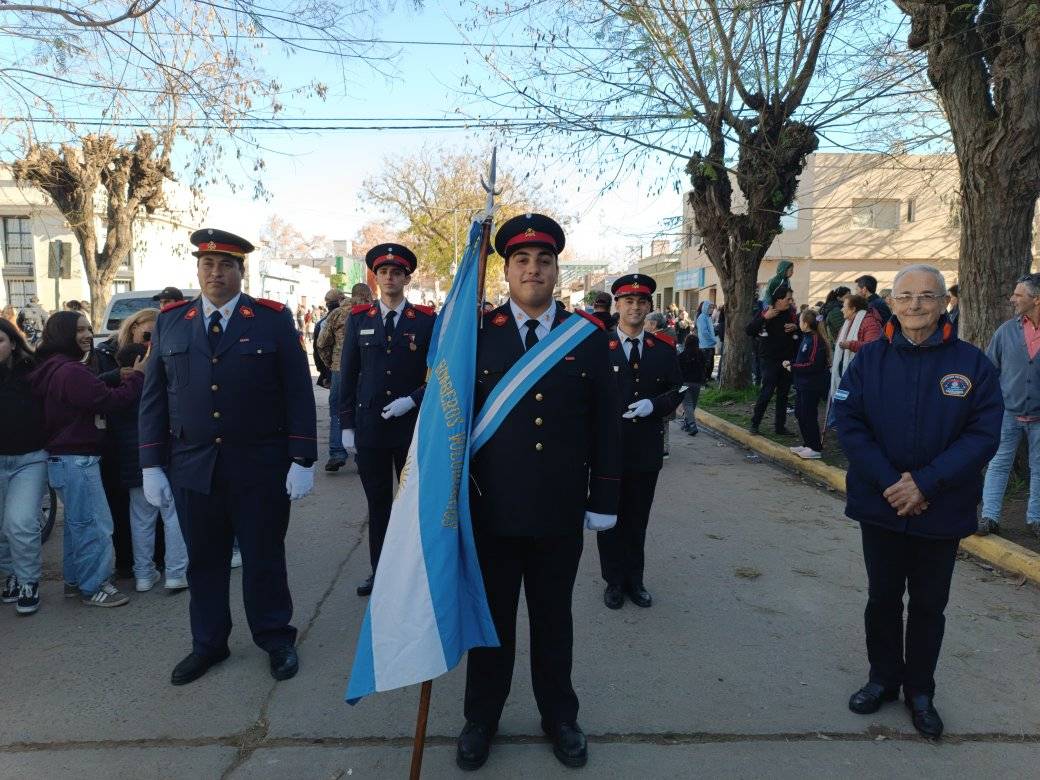 Los Bomberos Voluntarios de Chascomús participaron del acto de promesa a la Bandera