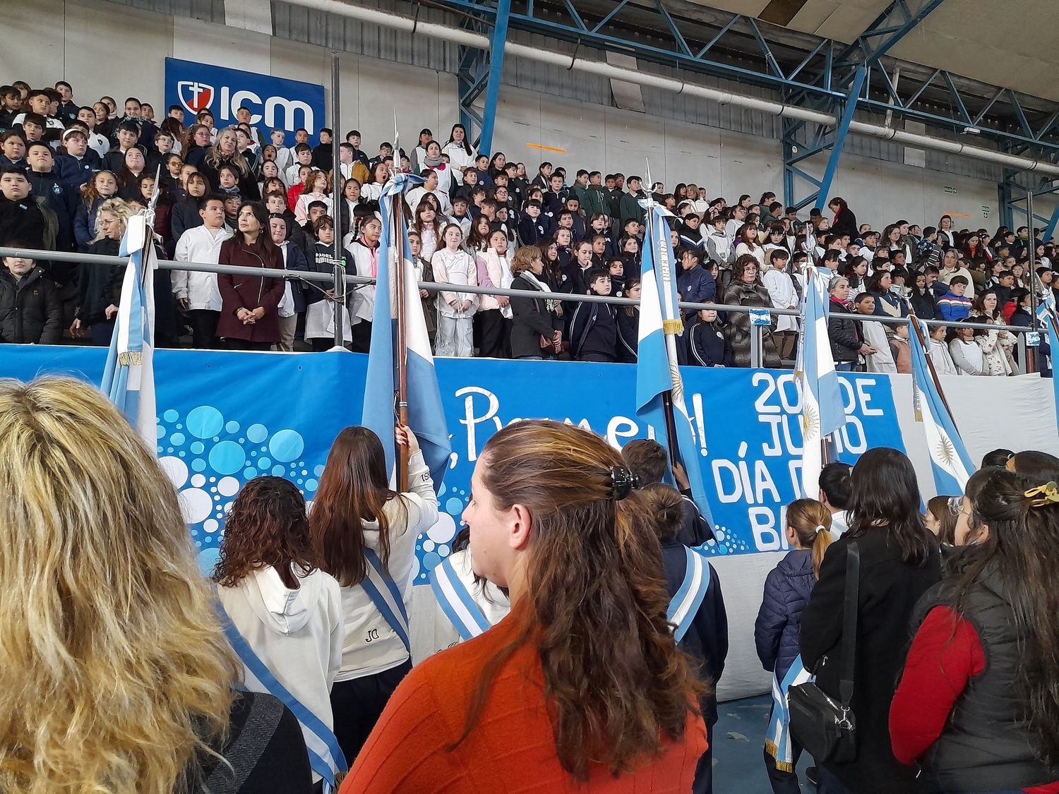 Las escuelas de Chascomús rindieron homenaje a Belgrano con una emotiva promesa a la Bandera