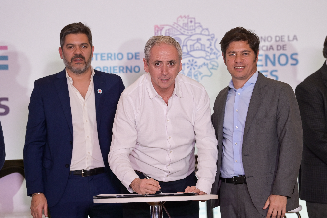 Javier Gastón firmó un convenio para ampliar la oferta académica universitaria en Chascomús