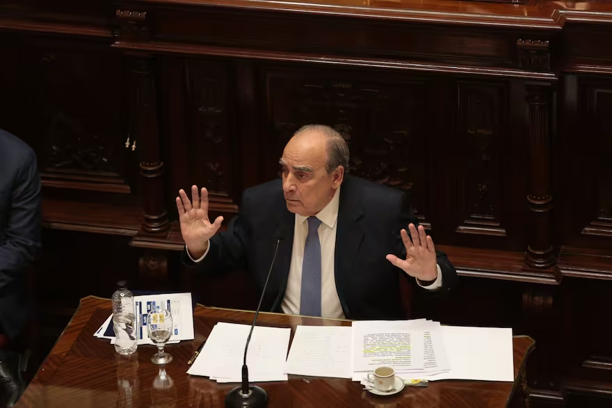 Francos defendió el veto a Bahía Blanca y después se retiró del Senado en medio de un escándalo