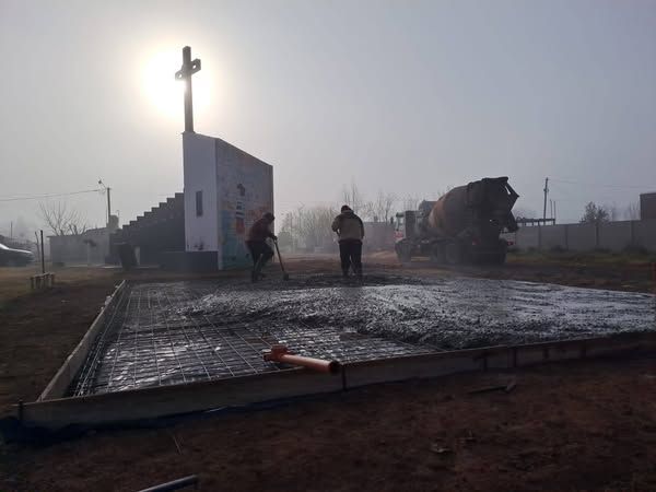 Obra con sentido comunitario: avanza la construcción del SUM del Hogar de Cristo en el barrio San Cayetano