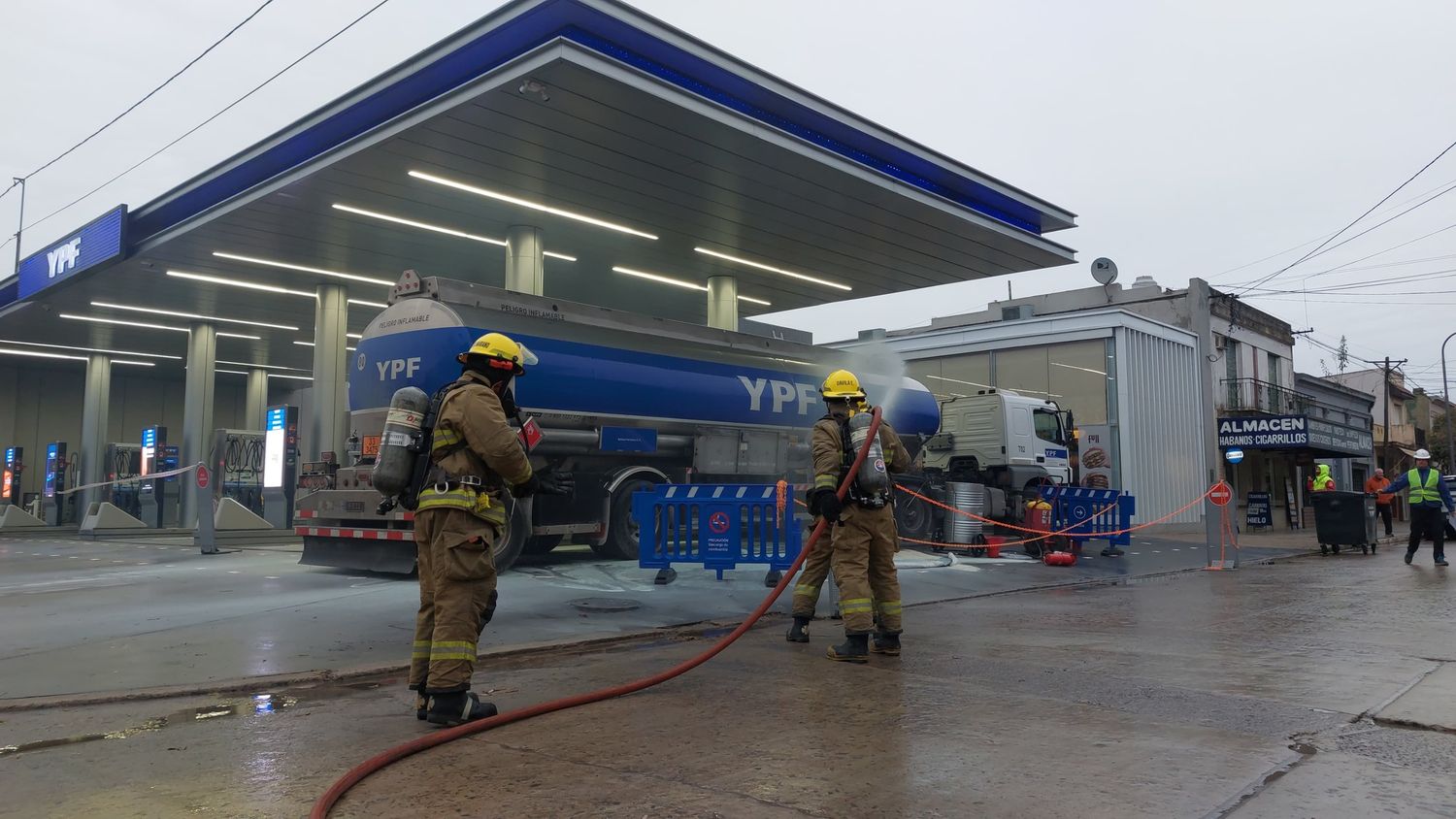 Simulacro de emergencia en una estación de servicio de Chascomús