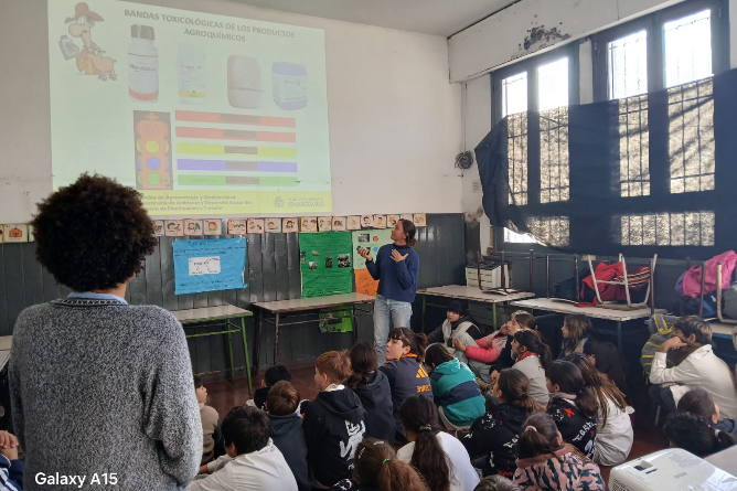 La Municipalidad de Chascomús brinda charlas en escuelas sobre el uso responsable de agroquímicos y alternativas productivas