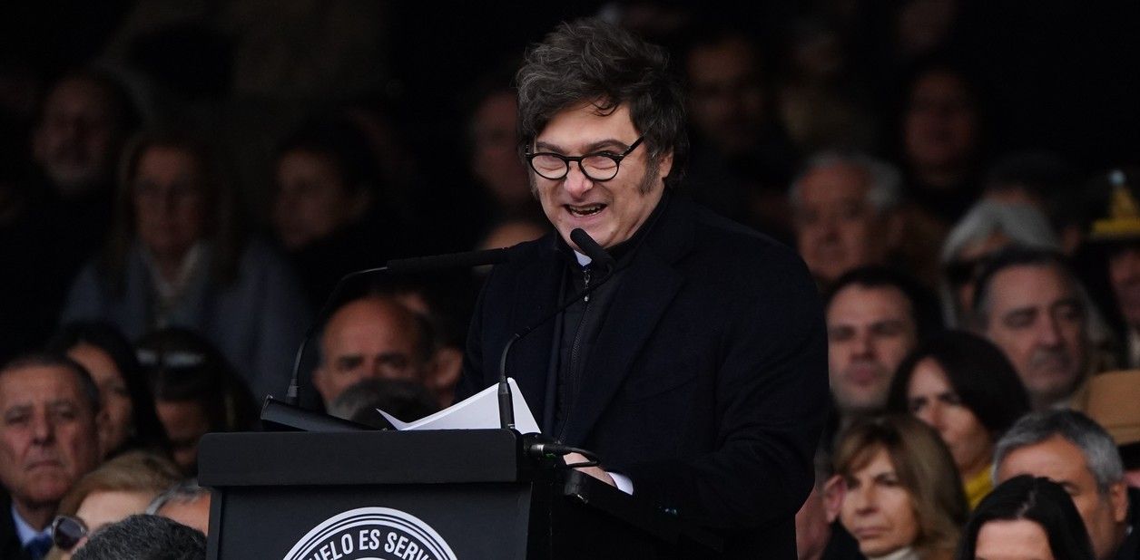 Milei anunció en la Rural la reducción “permanente” de varias retenciones a los granos y la carnes