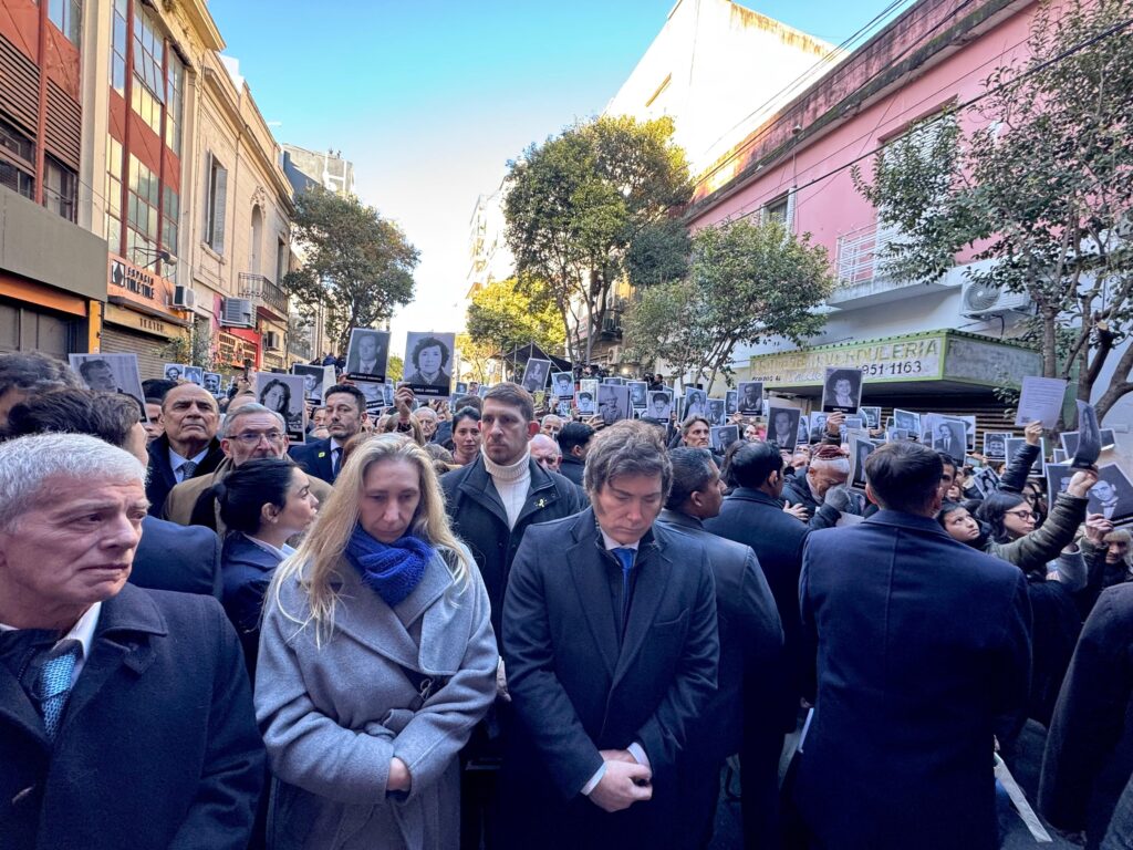 A 31 años del atentado a la AMIA, Milei aseguró que no va a parar “hasta que se haga justicia”