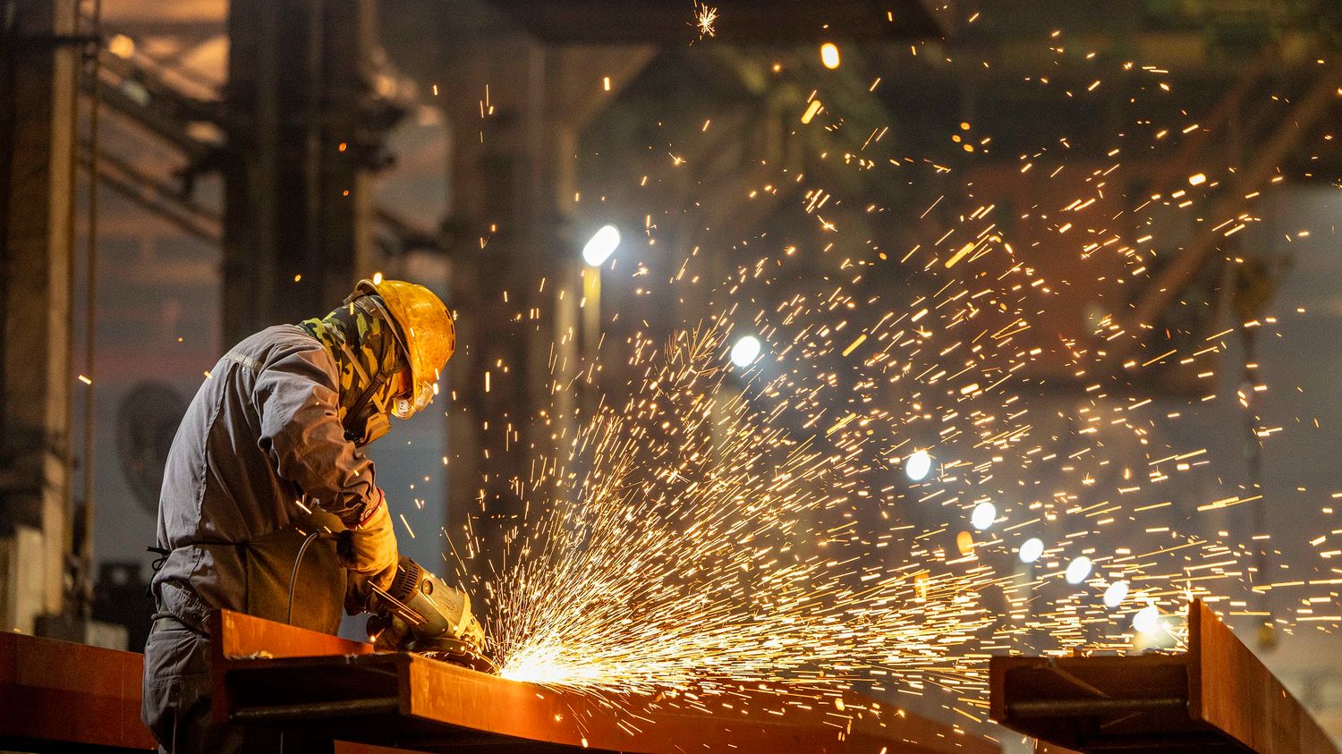 Despidos, suspensiones y rebaja salarial: la crisis impacta en fábricas bonaerenses