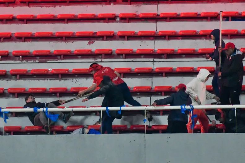 Duros cruces entre Provincia y Nación por los incidentes en la cancha de Independente