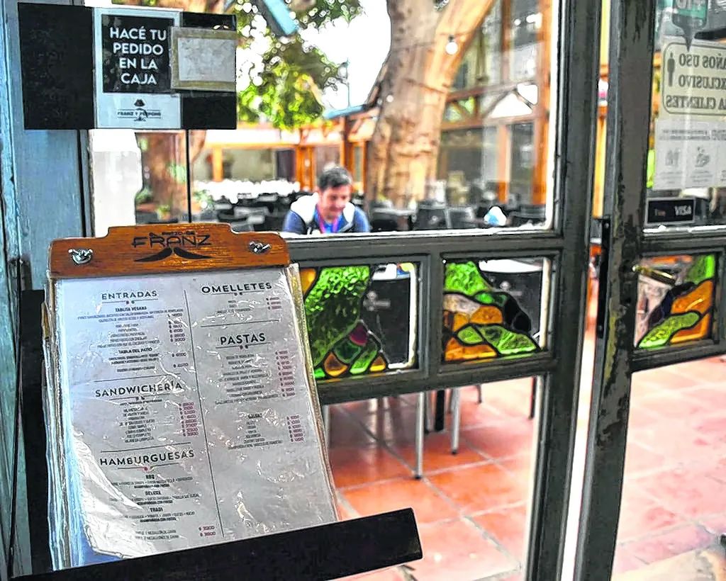 Chascomús: plantean la necesidad de una ordenanza que obligue a exhibir cartas en el exterior de bares y restaurantes