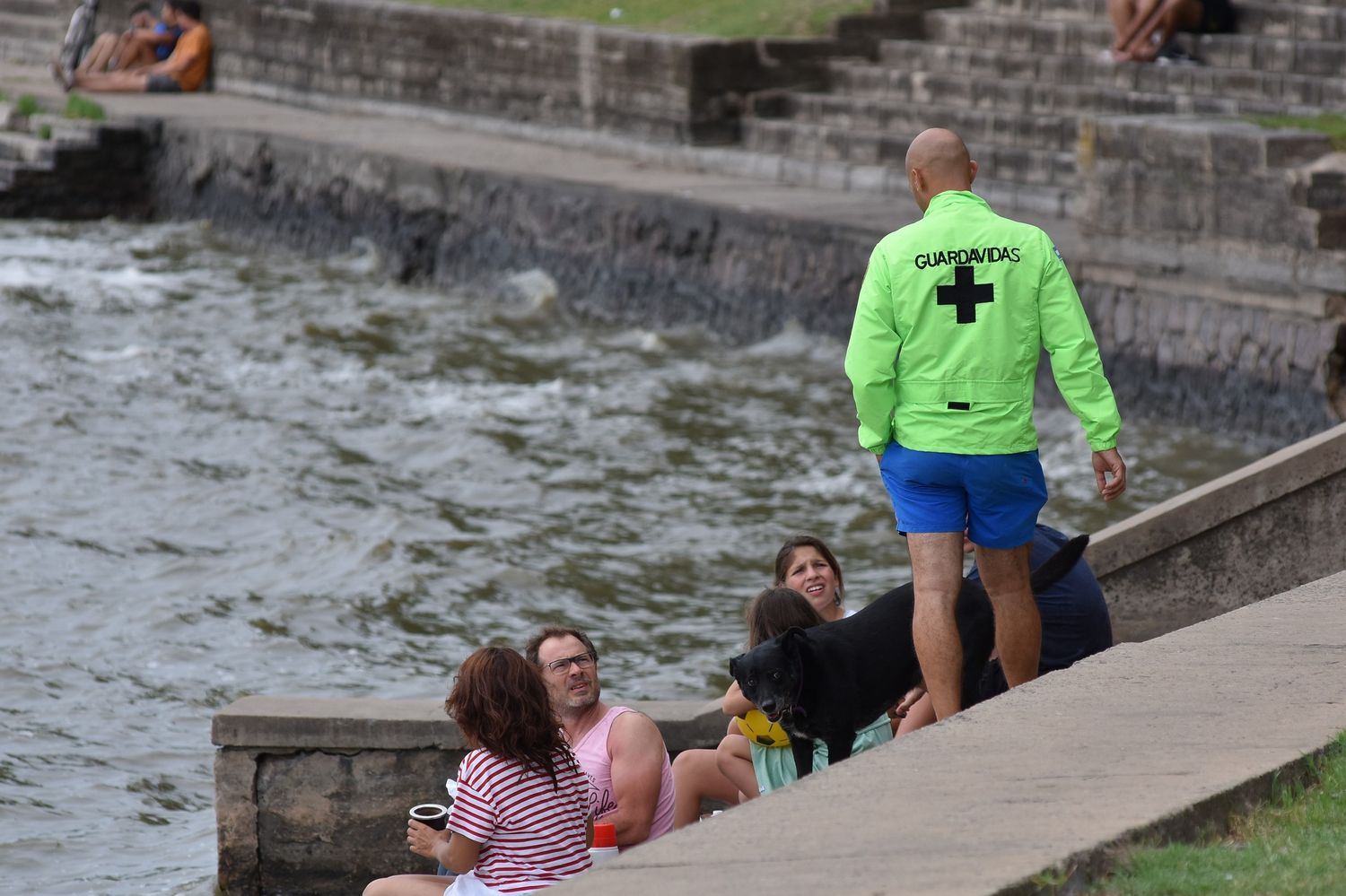 La Municipalidad coordina la planificación del verano con foco en la seguridad lacustre