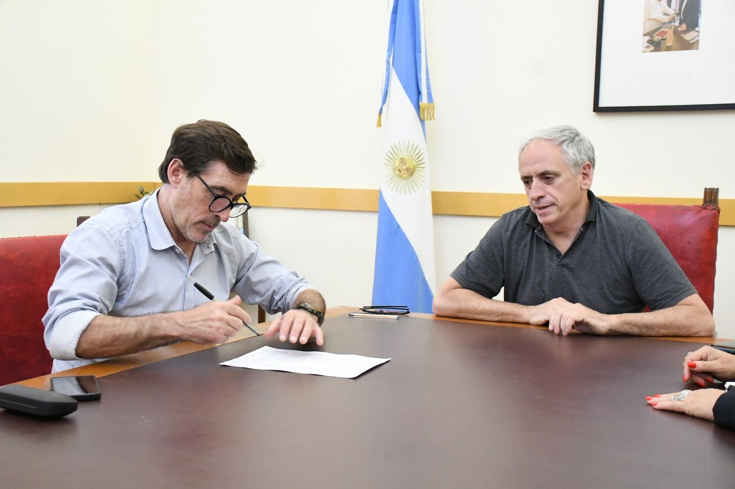 Acto de traspaso de mando en el Municipio: Leandro Bordalecou asumió interinamente la conducción de Chascomús