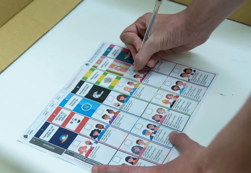 ¿Boletas con o sin Espert?: la CNE declaró que están vencidos los plazos y que no habrá reimpresión