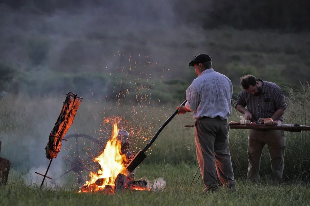 Octubre es una fiesta con asados, alfajores, cerveza, flores, jazz, libros y deportes