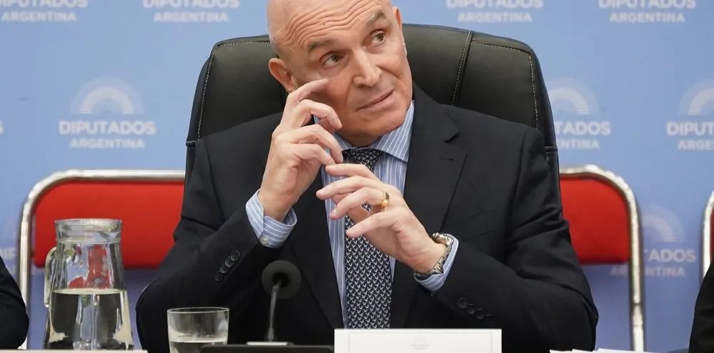 José Luis Espert logró esquivar una embestida de la oposición para correrlo de la presidencia de Presupuesto