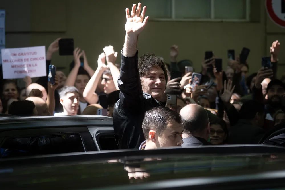 Gran triunfo de La Libertad Avanza: se impuso en casi todo el país, inclusive en territorio bonaerense