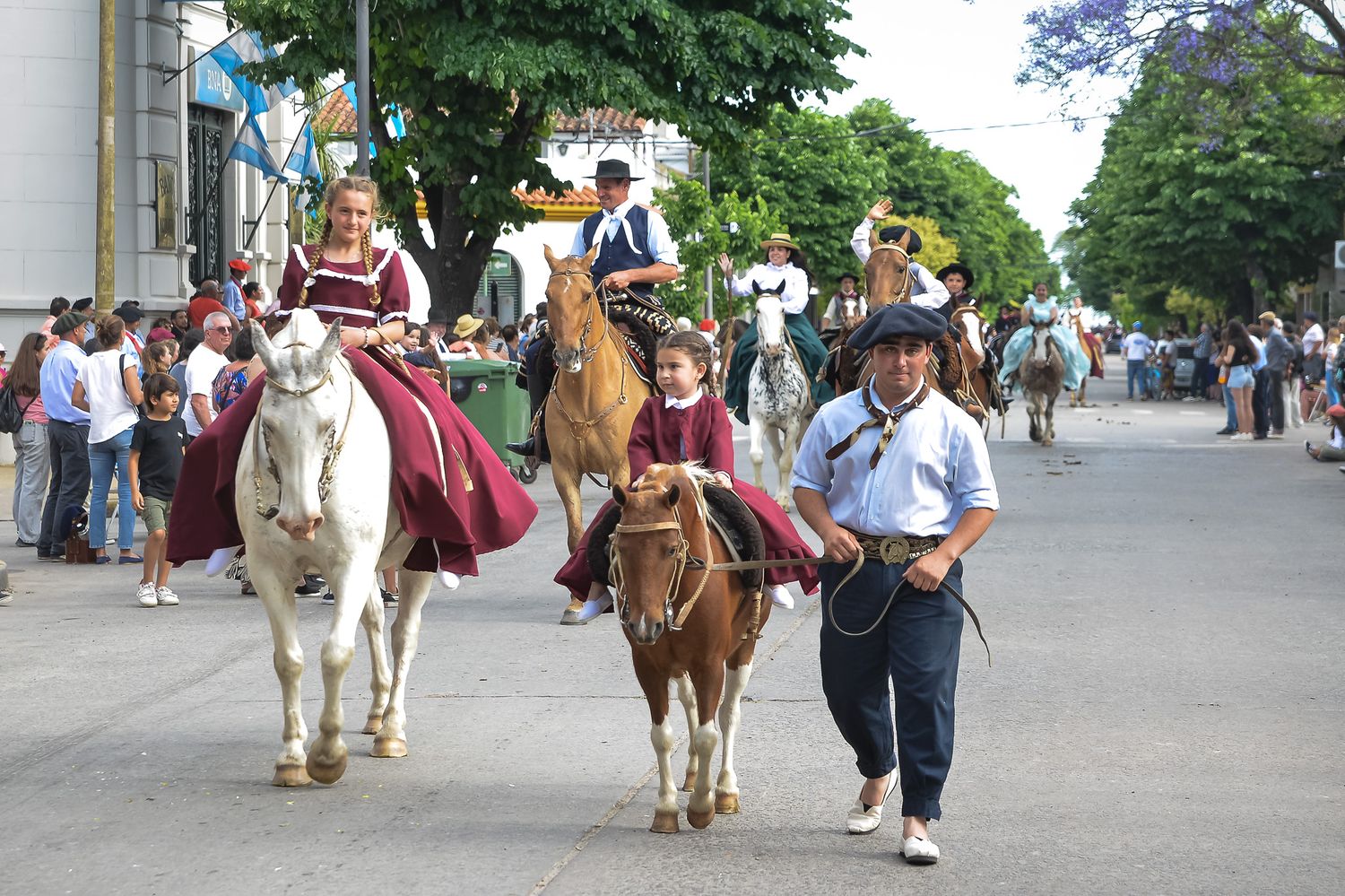 Tradicional desfile por las calles de Chascomús