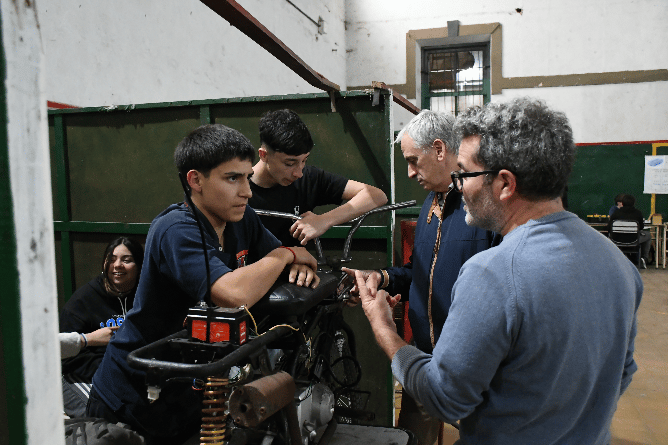 El intendente Gastón recorrió la muestra