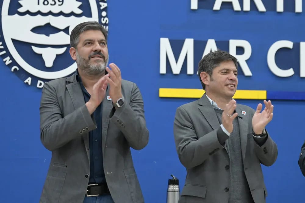 Carlos Bianco junto a Axel Kicillof.