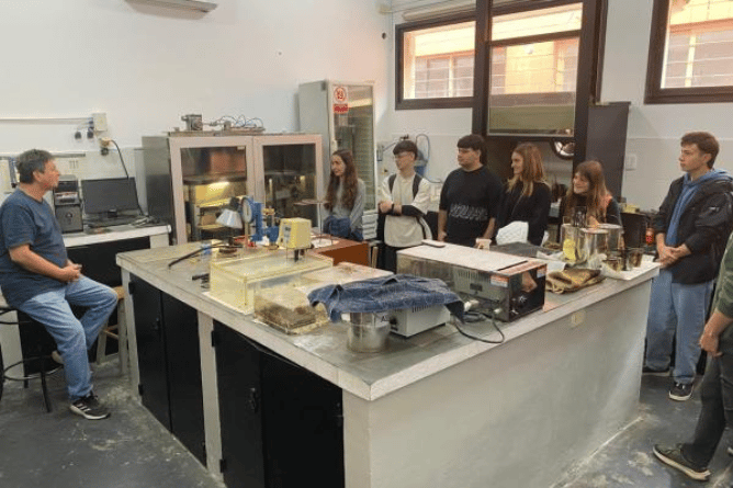 Estudiantes del Seminario de Ingreso a las carreras de la UTN en la Regional La Plata