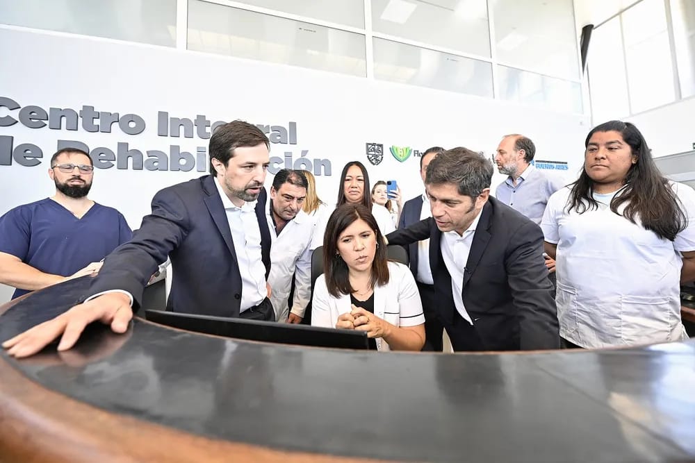 El gobernador Axel Kicillof y el ministro de Salud, Nicolás Kreplak en Florencio Varela.