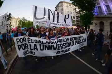 Docentes universitarios convocan a un paro nacional de 72 horas en reclamo de mejoras salariales