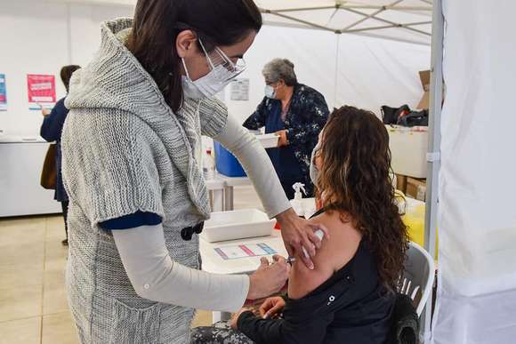 Covid-19: recomiendan mantener las medidas de protección y reforzar la vacunación