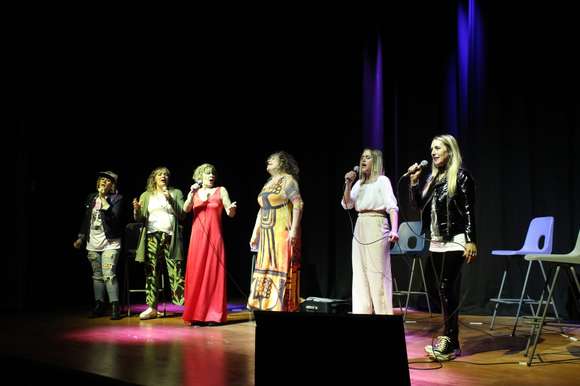 Exitosa presentación de la comedia musical “Mujeres” en el cine teatro de la ciudad de Pila