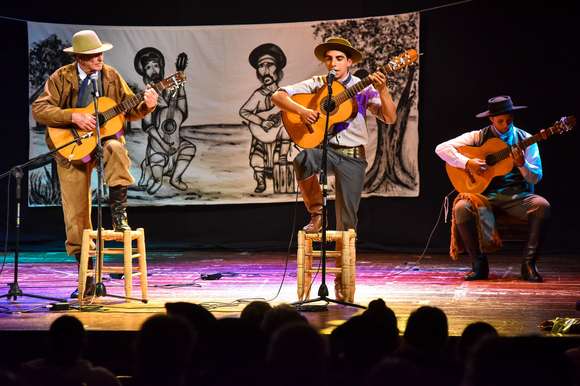 Se celebra la 31º edición de la fiesta del payador con un espectáculo en el teatro Brazzola