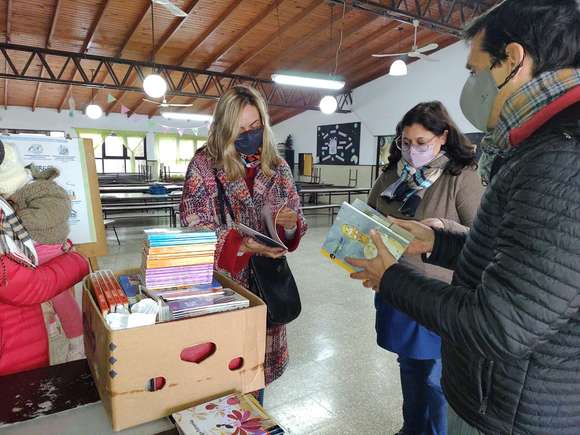 Continúa la campaña del Rotary Club de donación de libros a establecimientos educativos locales