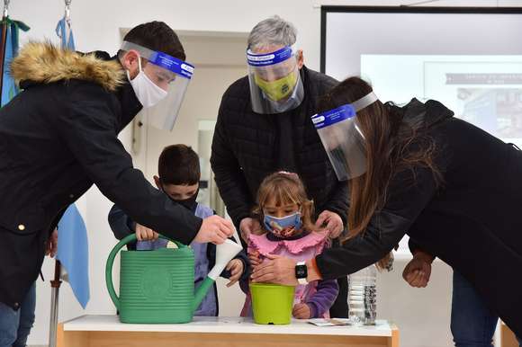 El intendente participó de la reanudación de clases en el Jardín 908 del barrio San Cayetano