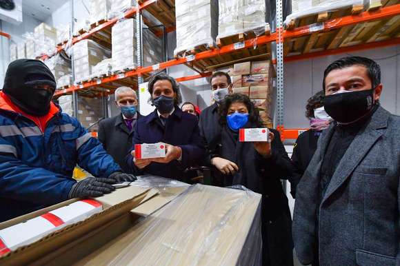 Vizzotti y Cafiero recibieron las Sputnik V “locales” y rechazaron suspender contratos por retrasos