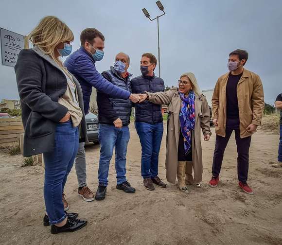 Santilli se mostró con Carrió en Pinamar y advirtió sobre una “pandemia educativa”