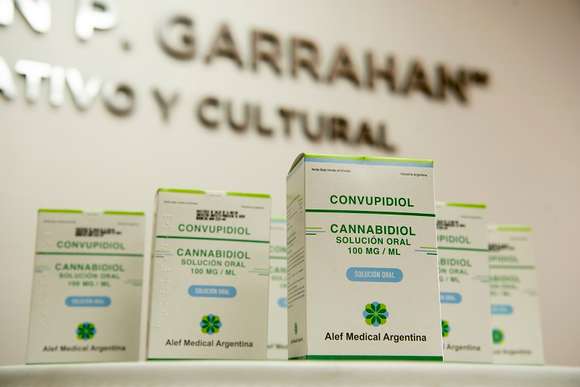 El Ministerio de Salud realizó la primera entrega de cannabis medicinal a pacientes con epilepsia del Hospital Garrahan