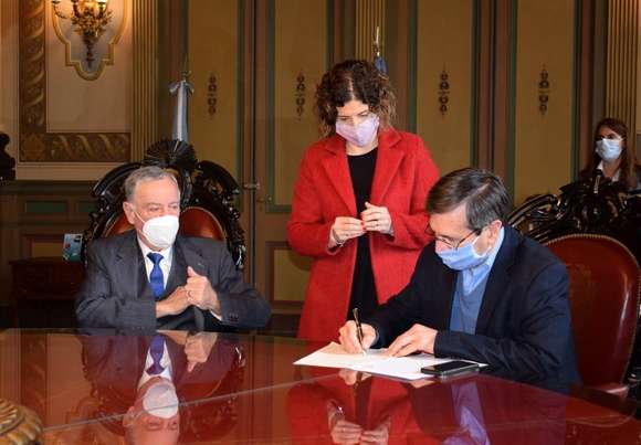 Harispe y el Presidente de la Suprema Corte firmaron la escritura de la parcela donde se construirá el Juzgado de Paz de Lezama