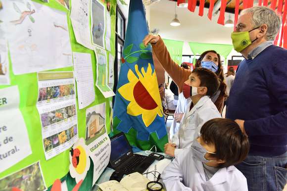 Javier Gastón: “nos pone muy felices poder encontrarnos nuevamente en eventos escolares y más aún si es para aprender sobre proyectos en los que trabajan los chicos”