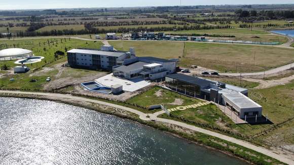 Se consolida el centro comercial del parque termal de Dolores y anuncian la apertura de un nuevo hotel de la cadena Days Inn