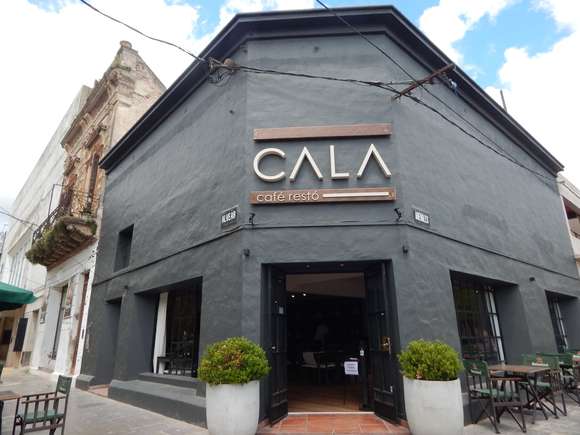 Gastronomía: Cala café-restó en la tradicional esquina de Alvear y Arenales