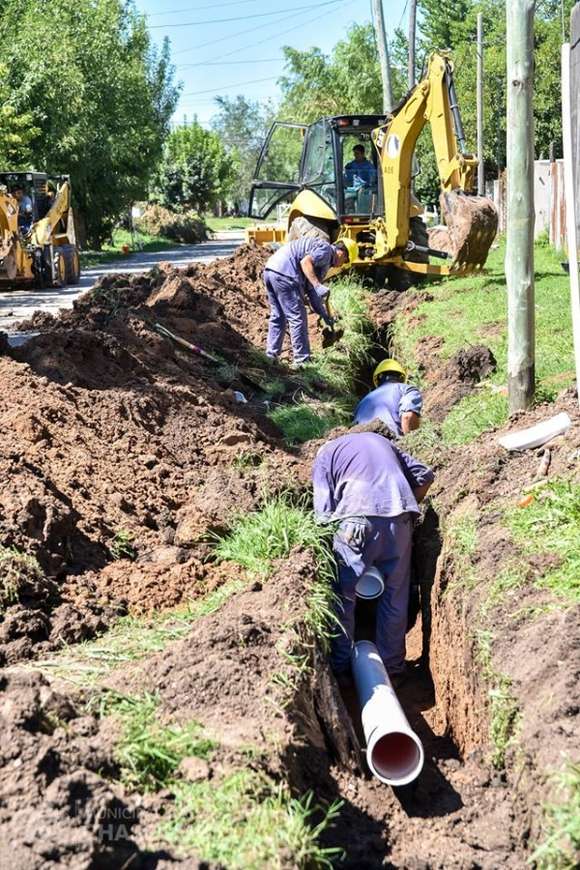 Javier Gastón: “más de 160 familias se suman a la ampliación de la red cloacal en el Gallo Blanco”