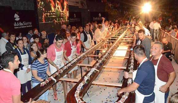 Tandil vuelve a romper su récord con un salame de 100 metros de largo