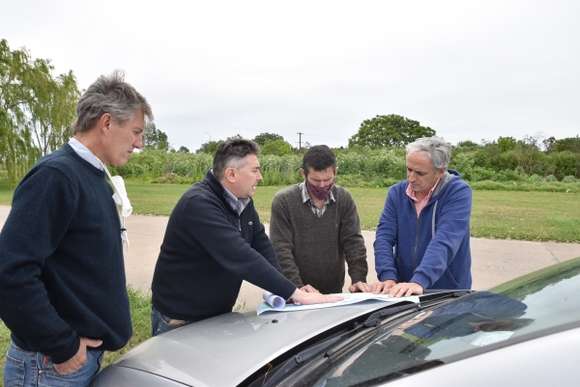 El intendente de Chascomús y el Subsecretario de Recursos Hídricos  visitaron la planta depuradora y recorrieron las murallas rotas