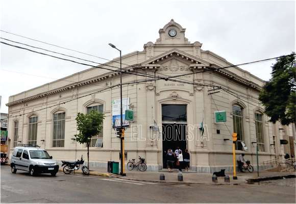 Comienza a normalizarse la atención en bancos locales y adelantan nuevos horarios de verano