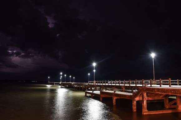 Renovaron la iluminación con tecnología led en el muelle de pescadores de Chascomús
